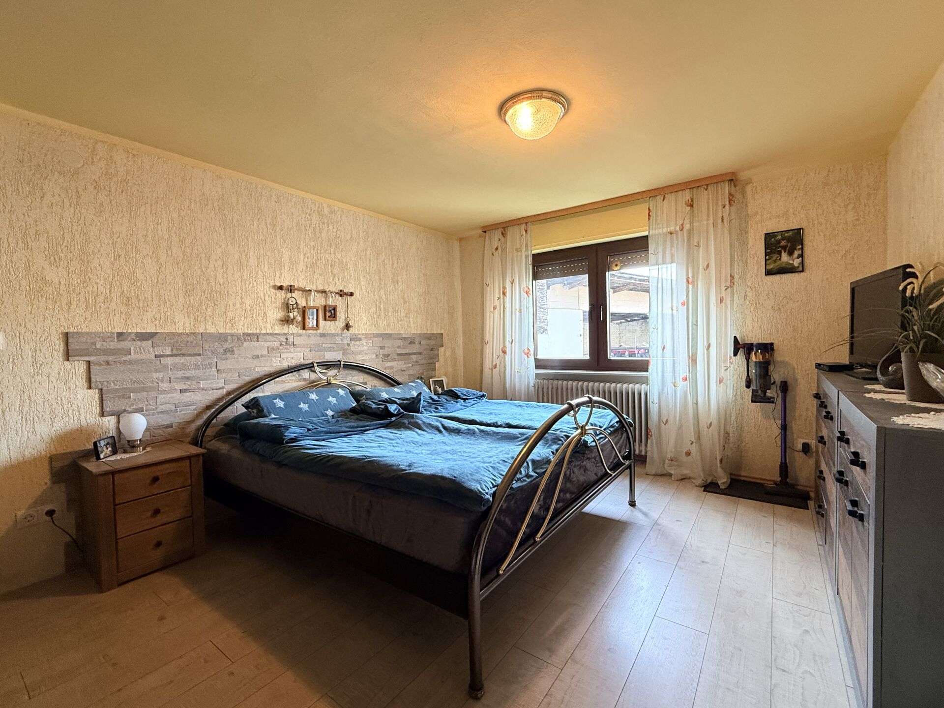 Immobilie in Neuwied - Platz ohne Kompromisse: Großzügiges Wohnhaus mit Scheune und Halle – Ihr Freiraum für Leben und Busi - Bild 3