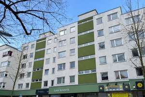 RESERVIERT - Helle 3-Zimmer-Wohnung mit Loggia, Aufzug und zwei Stellplätzen in Berlin-Steglitz