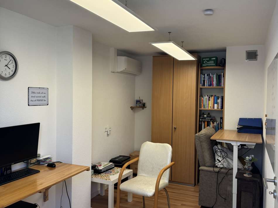 Arbeitszimmer unten Büro