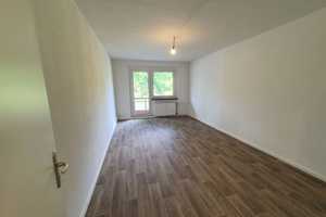 **FRISCH RENOVIERT**5-Zimmer-Wohnung // EG // 2 Bäder // Balkon // ab 01.11.2025 – Ringstraße 187, 4209 Leipzig – Vorschaubild 4