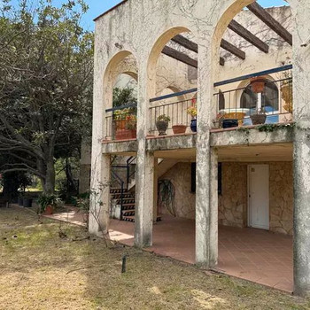 Freistehendes Haus mit großem Garten, nur wenige Meter vom Strand von Colera entfernt