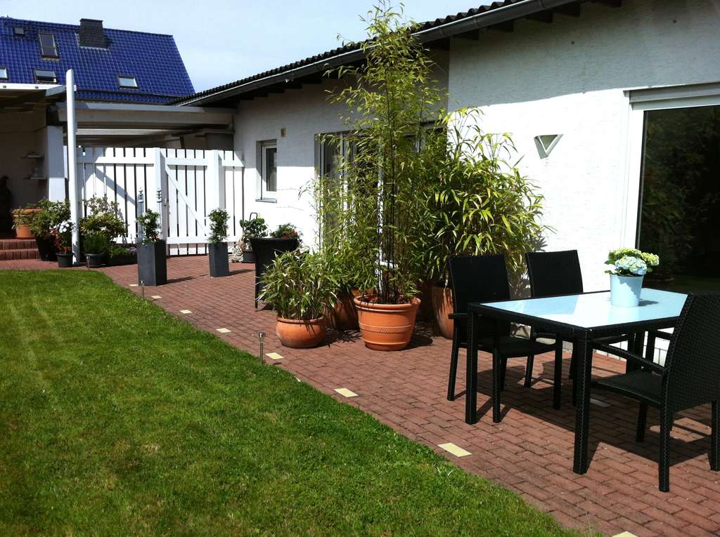 Vollvermietete Lagerhallen mit grosszügigem Wohnstudio