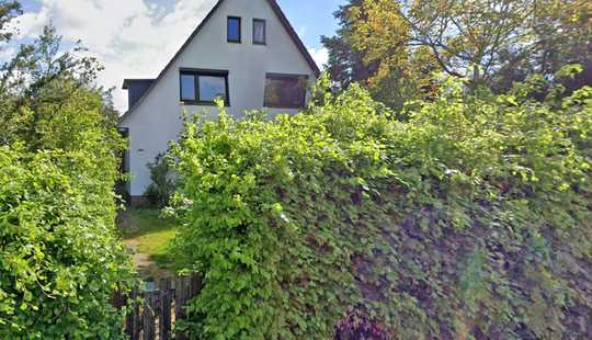 Bild von Zwei Immobilien auf einem Grundstück - renovierungsbedürftig