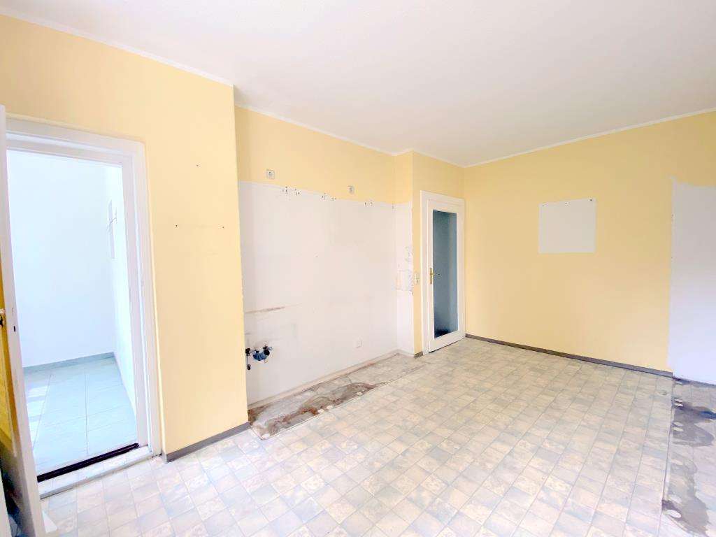 GUT GESCHNITTEN 2 ZI. WOHNUNG ZUM MODERNISIEREN - AUF PARKÄHNLICHEM GRUNDSTÜCK - IN RUHIGLAGE, Dresden – Bild 3