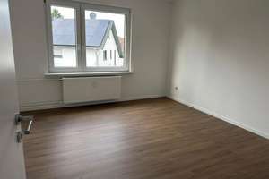 UMFANGREICH RENOVIERT! _ 3-RAUM-WOHNUNG MIT WANNENBAD, GÄSTE-WC UND BALKON IM DUISBURGER-SÜDEN! – Sittardsberger Allee 95, 47249 Buchholz, Duisburg – Vorschaubild 4