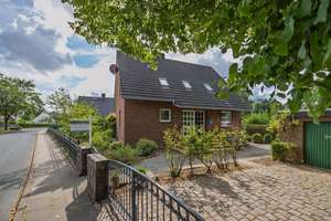 Einfamilienhaus in Timmendorfer Strand mit 5 Zimmern, Vollkeller, Garten und Garage für die Familie