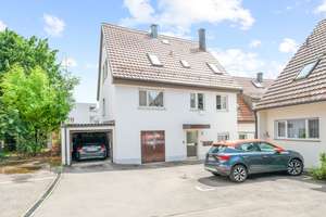 ++ Charmante Wohnung in ruhiger Lage 
mit ausbaubarem Bühnenbereich ++