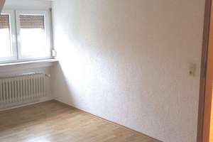 Dachgeschosswohnung mit ausbaufähigem Spitzboden in Zuffenhausen-Mitte