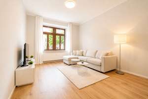 Sonnige 2,5 -RW* vollständig saniert und möbliert* EBK* Bad mit Wanne* hochwertig sanierter Altbau* – Leipziger Straße 140, 1127 Pieschen-Süd, Dresden – Vorschaubild 4