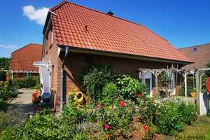 Dr. Lehner Immobilien NB -
Schmuckes Einfamilienhaus am Stadtrand ruhig gelegen – Demmin (Kreis) – Vorschaubild 2
