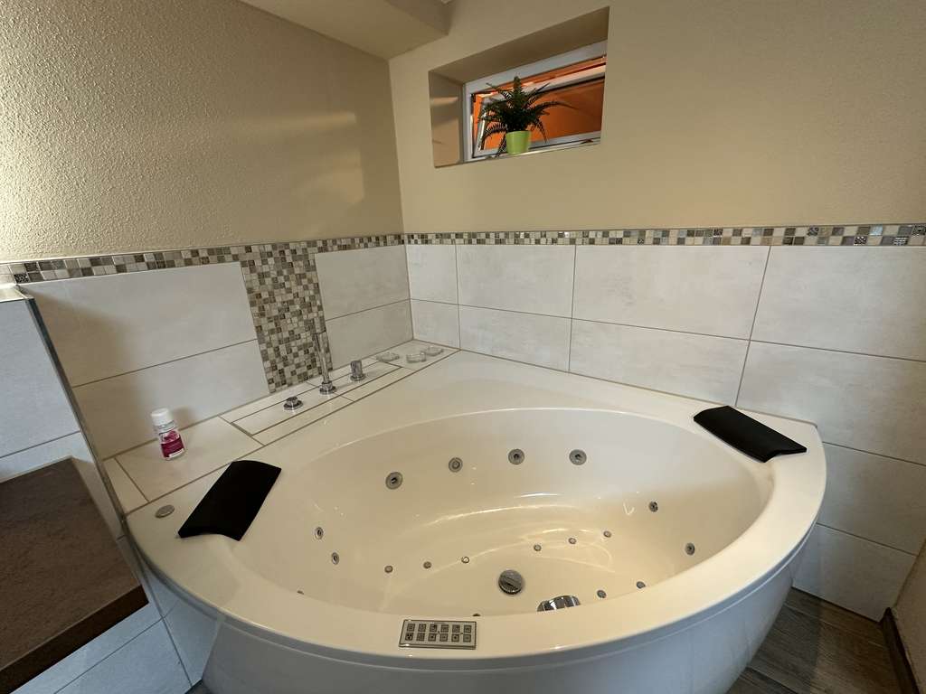 Immobilie in Schwabmünchen - Niedrigenergiehaus mit Wärmepumpe und Wellness Bad - Bild 3