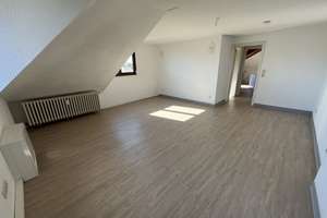 RENOVIERTE, GROSSZÜGIGE 2-ZIMMER-DG-WOHNUNG MIT EINBAUKÜCHE IN RUHIGEM 6-PARTEIENHAUS – 67065 Mundenheim, Ludwigshafen am Rhein – Vorschaubild 3