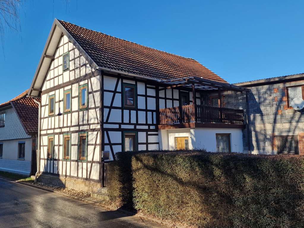 Immobilie in Heldburg - Haus mit großem Garten, ländlich, ruhige Ortsrandlage - Bild 0