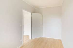 Modernisierte 2-Zimmer-Wohnung mit BALKON und EBK in Berlin-Lichterfelde – Grabenstraße 2a, 12209 Lichterfelde, Berlin – Vorschaubild 8