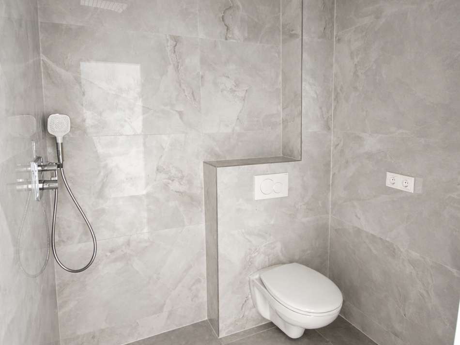 Gäste-WC mit Dusche