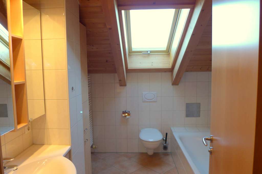 Immobilie in Benediktbeuern - 3-Zimmer Dachgeschosswohnung in Benediktbeuern mit Garage - Bild 2