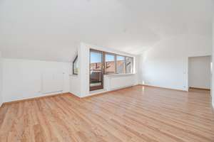 Ganz oben zuhause - Helle 2-Zimmer-Dachgeschosswohnung mit sonniger Süd-Dachterrasse – Die vollständige Adresse der Immobilie erhältst du vom Anbieter., 81737 Altperlach, München – Vorschaubild 2