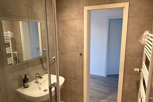 Moderne 3-Zimmer-Dachgeschosswohnung mit zwei großzügigen Terrassen in Top-Lage D-Stadtmitte! – Oststraße 147, 40210 Stadtmitte, Düsseldorf – Vorschaubild 8