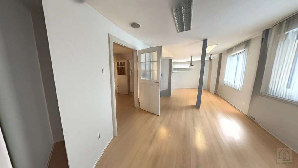 Immobilie in Denkendorf - Denkendorf: Großzügiges Mehrfamilienhaus mit Garten, Balkon & 3 Garagen *frei - Bild 3