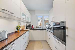 Exklusives Endreihenhaus mit Sauna und Kaminofen in bester Wohnlage von Pinneberg – Die vollständige Adresse der Immobilie erhältst du vom Anbieter., 25421 Pinneberg – Vorschaubild 11