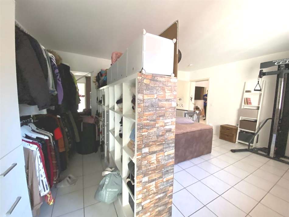 Schlafzimmer mit Ankleide