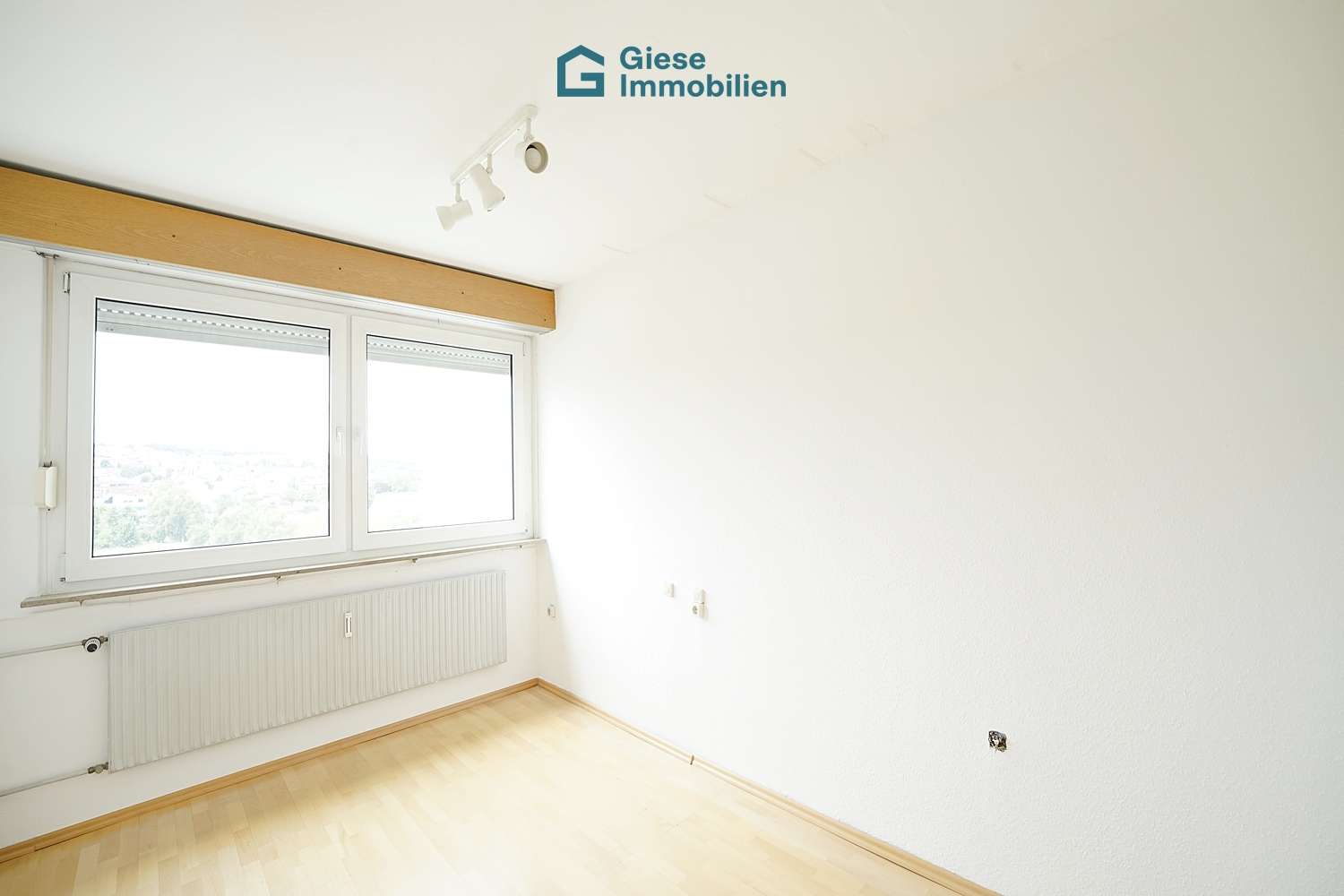 Immobilie in Filderstadt - Große 2,5-Zimmer-Wohnung mit Balkon und TG-Stellplatz - Bild 3