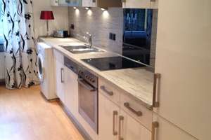 Kompl.renovierte + sanierte 2 Zimmerwohnung mit neuem Badezimmer und hochwertiger Einbauküche