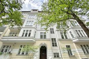 Stilvoll möblierte Altbauwohnung nahe Olivaer Platz