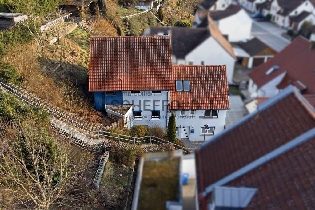 Immobilie in Ochsenhausen - Für Liebhaber! Charmantes Einfamilienhaus mit Einliegerwohnung und Raum zur persönlichen Entfaltung - Bild 2