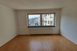 Renovierte 3-Zimmer-Wohnung im 2. OG in Geestemünde mit Balkon und Tageslichtbad, auf Wunsch mit EBK – Georgstraße 56, 27570 Geestemünde, Bremerhaven – Vorschaubild 2