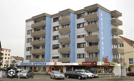 Renditestarke modernisierte 4-Zimmer-WG mit Balkon Einbauküche/ pot. Praxisräume Gesundheitszentrum