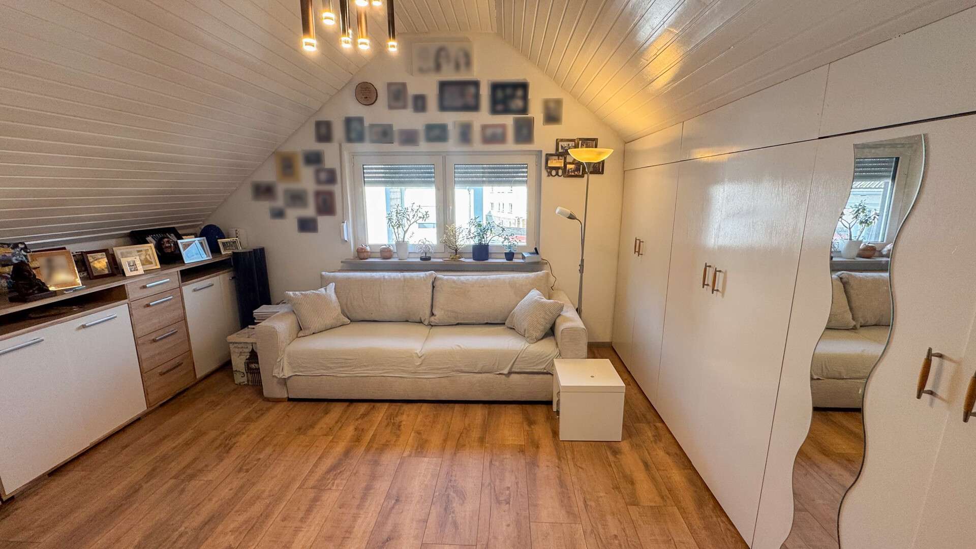 Immobilie in Weilburg - Großes Grundstück mit zwei renovierten Einfamilienhäuser und einer Einliegerwohnung vor Weilburg! - Bild 2