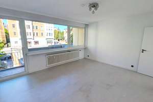 Renovierte 3 Zimmerwohnung mit Balkon, Stellplatz, Einbauküche & Fahrstuhl im Östlichen Ring