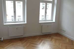 sehr schöne 5- Zimmerwohnung mit großem Balkon + 2 Bäder + Kamin + Klimaanlage + fairer Preis