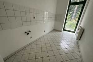 Frei ab 1.6.25 !Laminat - Bad mit Fenster - begrünter Innenhof – Franz-Mehring-Straße 27, 9112 Chemnitz – Vorschaubild 5