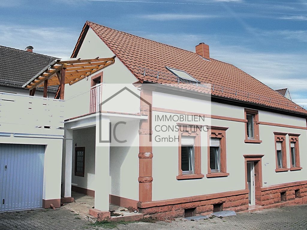 Modernisiertes 12 Familienhaus in Zentrumslage von