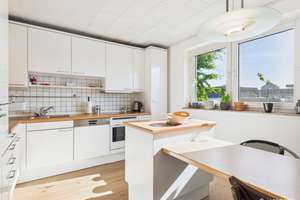Stilvoll wohnen auf zwei Ebenen - Maisonettewohnung mit 2 Balkonen und Garage im Herzen von Vluyn – Die vollständige Adresse der Immobilie erhältst du vom Anbieter., 47506 Neukirchen-Vluyn – Vorschaubild 2