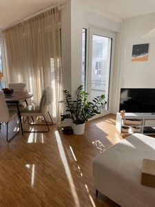 Nachmieter gesucht: Helle 2-Zimmer Wohnung mit Balkon im 1. OG