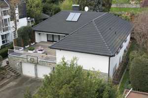 **Exklusives Einfamilienhaus in wunderschöner Hanglage** PROVISIONSFREI – Im Hermeshain 15, 60388 Frankfurt am Main – Vorschaubild 1
