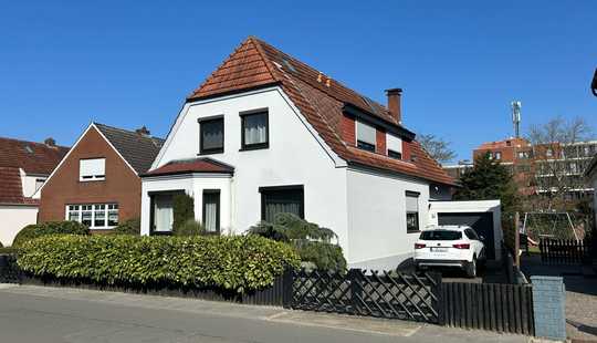 Bild von Gepflegtes Zweifamilienhaus mit großem Garten, Terrasse und Nebengebäuden in Bremen-Arbergen