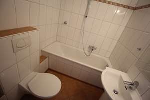 EXKLUSIV PEMPELFORT PARKETT EINBAUKÜCHE BALKON MODERNES WANNENBAD RUHIG + HELL 3. ETAGE/FRANKENSTR. – Frankenstraße 23A, 40476 Derendorf, Düsseldorf – Vorschaubild 8