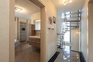 Zuhause ankommen in Beuren an der Aach! Traumhaus auf 2,5 Etagen mit Einliegerwhg. und tollem Garten – Konstanz (Kreis) – Vorschaubild 37