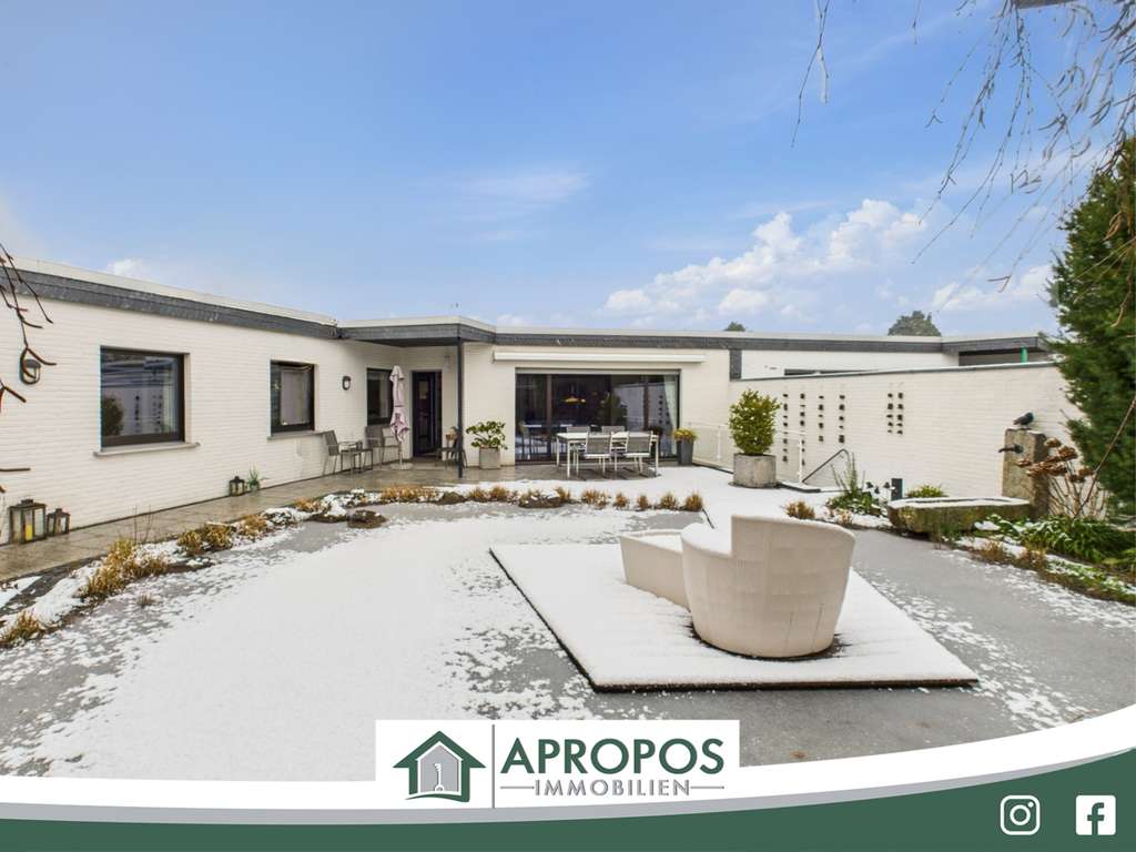 Offenes Wohnkonzept im Traumbungalow. Zwei Garagen und ein Traum von Garten