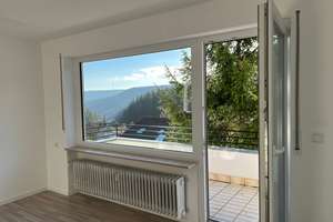 Lichtdurchflutete 2-Zimmer-Wohnung mit Balkon und einer wunderschönen Aussicht
