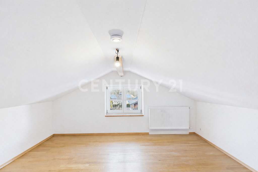 Immobilie in Altenmarkt an der Alz - Helle 3-Zimmer-Dachgeschosswohnung mit Balkon - Bild 1