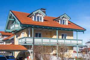 Zentral und ruhiges 4-Raum-Einfamilienhaus mit EBK in Bernau am Chiemsee mit schönem Südostgarten – Braunstraße 3, 83233 Rosenheim (Kreis) – Vorschaubild 1