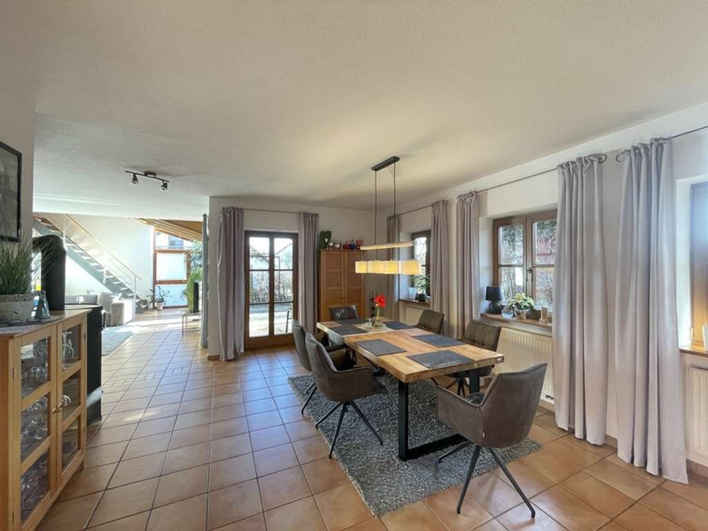 Immobilie in Gräfenberg - Ankommen & Wohlfühlen: TOP gepflegtes Einfamilienhaus mit herrlichem Garten & Garage in Gräfenberg - Bild 3