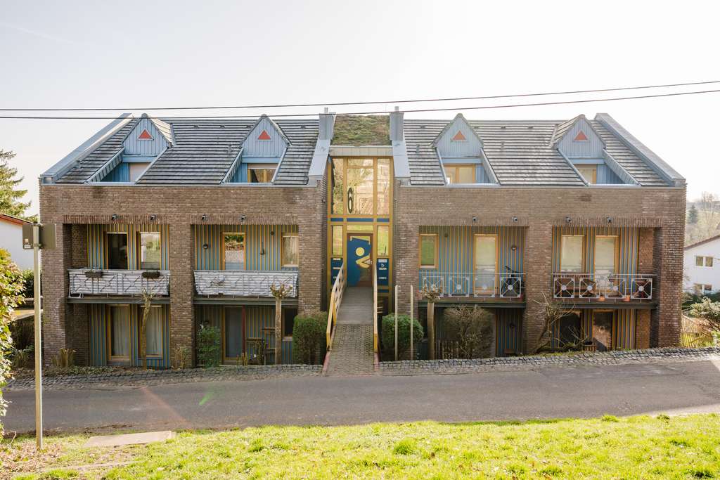 Immobilie in Nideggen - MFH mit 5 Wohneinheiten – Architektenhaus in Traumlage mit unverbaubarer Aussicht u. Baupotential - Bild 0