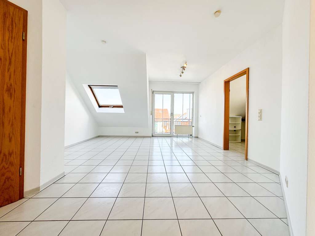 Immobilie in Forst - 2-Zimmer-Dachgeschosswohnung mit 2 Balkonen, Einbauküche, Keller und Stellplatz - Bild 0