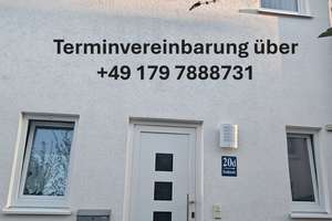 Viel Platz für den Alltag in diesem modernen Endreihenhaus in München